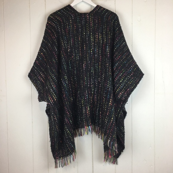 Do Everything In Love One Size Poncho Sweater Lot - Picture 6 of 7